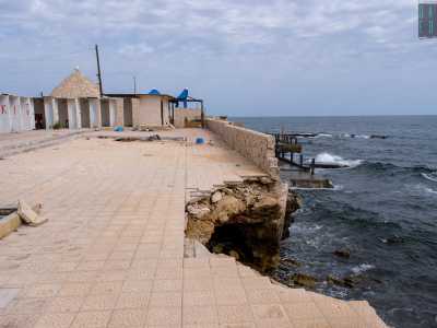 ... e ci ritroviamo su una terrazza parzialmente crollata che rappresentava il cuore dello stabilimento